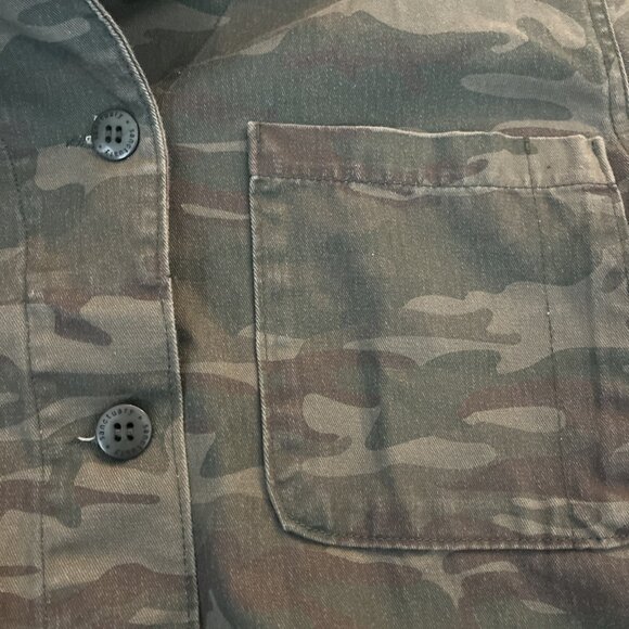Sanctuary Green Camo Crop Jacket Womens L Button Long Sleeve Military Streetwear - Picture 2 of 5
